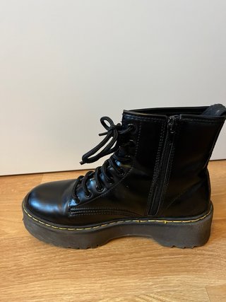 Botas estilo Dr. Martens Negras