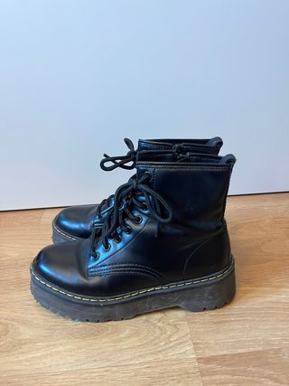 Botas estilo Dr. Martens Negras