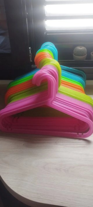 Confezione da 50 grucce in plastica