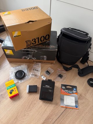 Nikon D3100 + 18-55mm + kit completo + extras