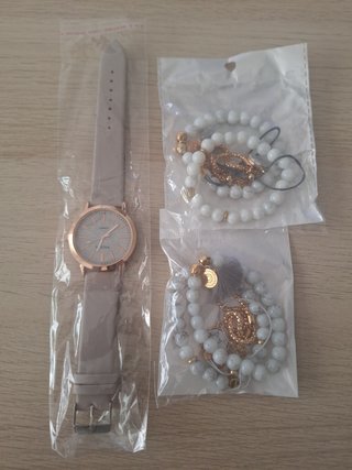 Reloj Minimalista y Pulseras Boho