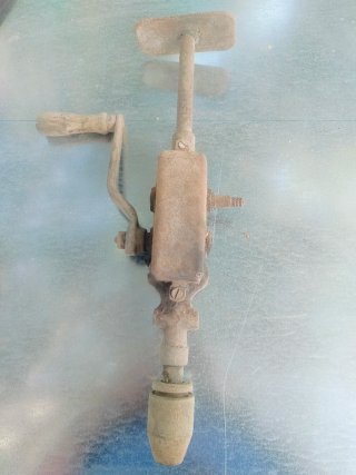 Berbiquí / Taladro de pecho antiguo