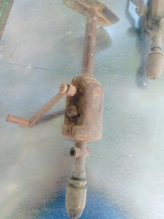 Berbiquí / Taladro de pecho antiguo