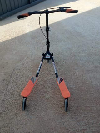 Patinete de 3 ruedas naranja