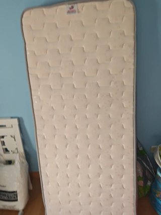 Cama infantil IKEA KRITTER + colchón viscoelástico