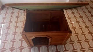 Caseta para perros de madera y metal