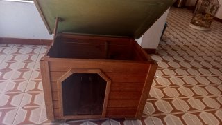 Caseta para perros de madera y metal