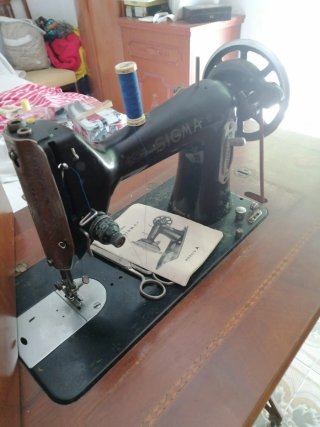 Máquina de coser Sigma antigua
