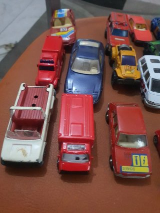 22 lotti di auto giocattolo antiche