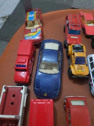 22 lotti di auto giocattolo antiche
