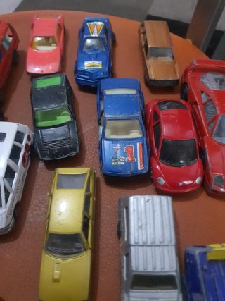 22 lotti di auto giocattolo antiche