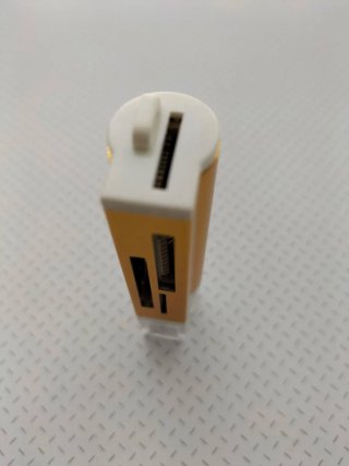 Adaptador Tarjetas Múltiples a USB Dorado