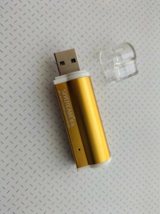 Adaptador Tarjetas Múltiples a USB Dorado