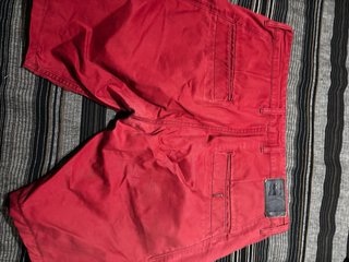 Pantalones cortos rojos