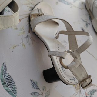 Sandalias tacón piel Rebecca Sanver blancas