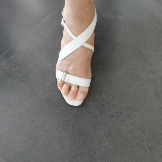 Sandalias tacón piel Rebecca Sanver blancas