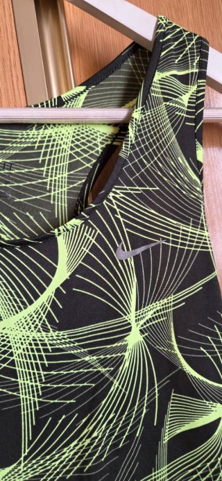 Camiseta Nike Talla S Negra y Verde