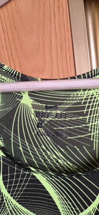 Camiseta Nike Talla S Negra y Verde