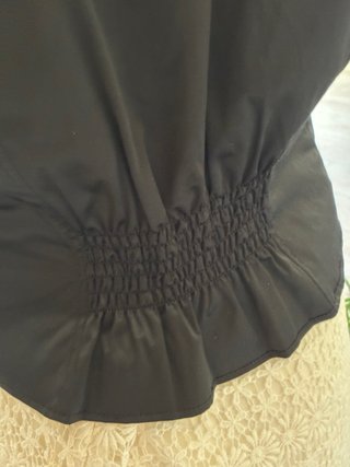 Falda encaje beige y top raso negro Amisu