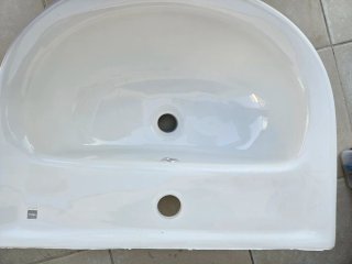 Lavabo de cerámica blanco nuevo