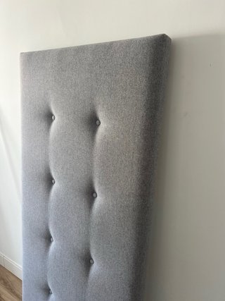 Cabecero de cama tapizado gris