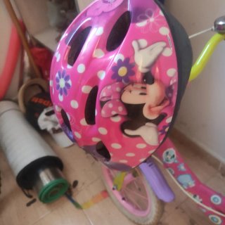 Bicicleta infantil rosa con cesta