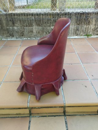 Butaca descalzadora vintage cuero sintético