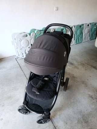 Silla de paseo Joie negra