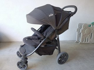 Silla de paseo Joie negra