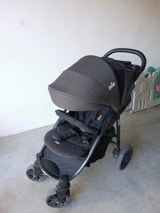 Silla de paseo Joie negra