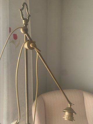 Bellissima lampada da terra in bronzo vintage