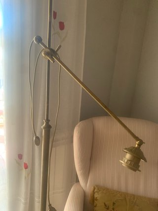 Bellissima lampada da terra in bronzo vintage