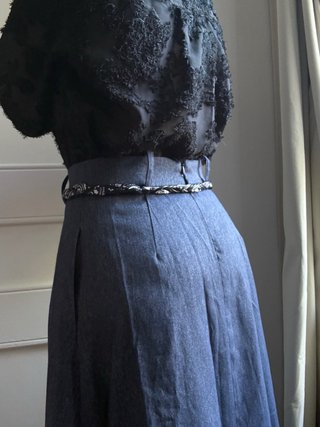 Falda larga con textura denim.