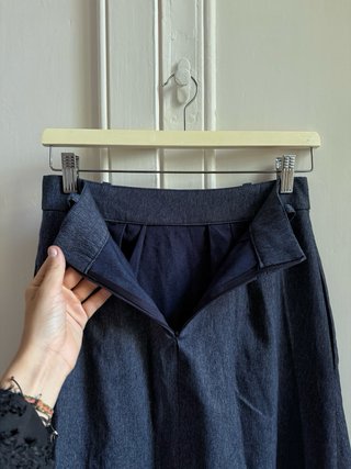 Falda larga con textura denim.