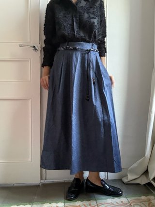 Falda larga con textura denim.