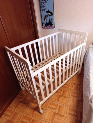 Cuna Micuna blanca con ruedas