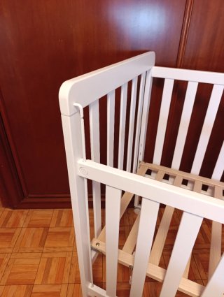 Cuna Micuna blanca con ruedas