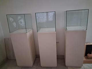 3 Vitrinas Expositoras Beige y Cristal