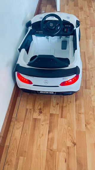 Coche eléctrico infantil Mercedes AMG