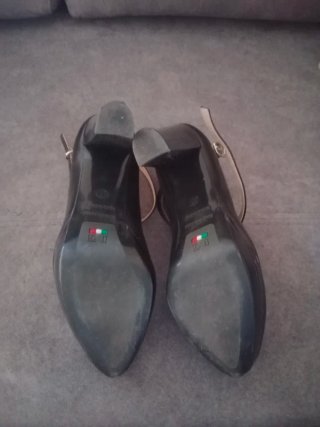Zapatos Nero Giardini Tacón Negro Tira Tobillo.