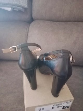 Zapatos Nero Giardini Tacón Negro Tira Tobillo.