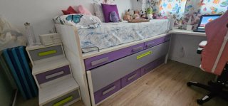 Habitación juvenil, infantil. Cama compacta
