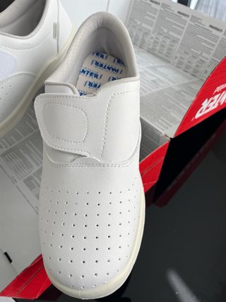 Zapatos de trabajo blancos