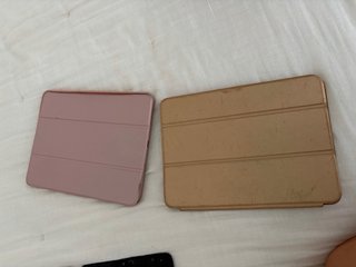 iPad Pro 11” 256 GB Wi‑Fi — con teclado y fundas