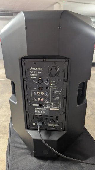Altavoz Yamaha DXR15 MKII Negro