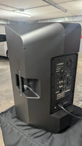 Altavoz Yamaha DXR15 MKII Negro
