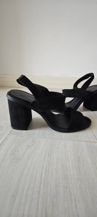 Sandalias Bershka tacón ancho negras T36