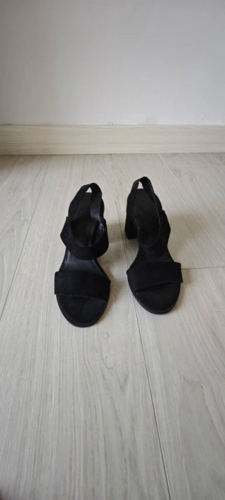 Sandalias Bershka tacón ancho negras T36