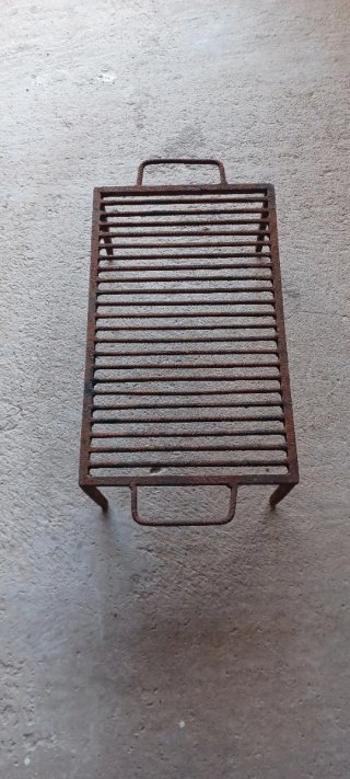 Griglia artigianale in ghisa per barbecue