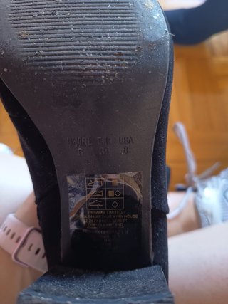Botines negros con tachuelas
